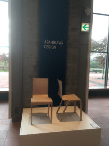 旭川デザインの椅子