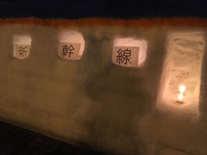 米沢駅前の雪像新幹線