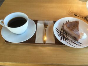 ichoカフェのコーヒーとスイーツ