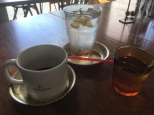 Tsuki Coffee Standのコーヒーとハーブティー