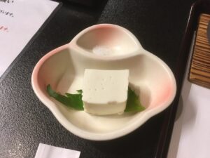 旅館大沼の夕食の女将の湯豆腐