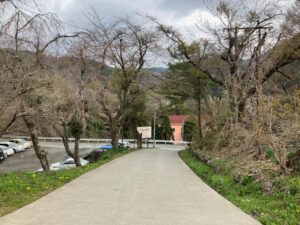 藤三旅館（鉛温泉）への道