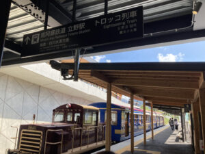 南阿蘇鉄道立野駅に停まるトロッコ列車