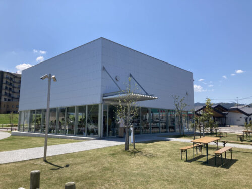 嬉野温泉駅前「UPLIFT SHIMOJYUKU」