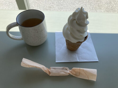 嬉野温泉駅前「UPLIFT SHIMOJYUKU」内のMILKBREW COFFEE
