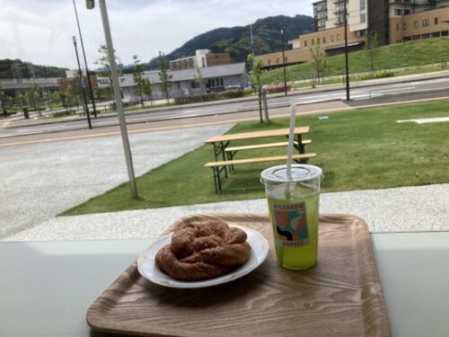 嬉野温泉駅前「UPLIFT SHIMOJYUKU」内のMILKBREW COFFEEでモーニング