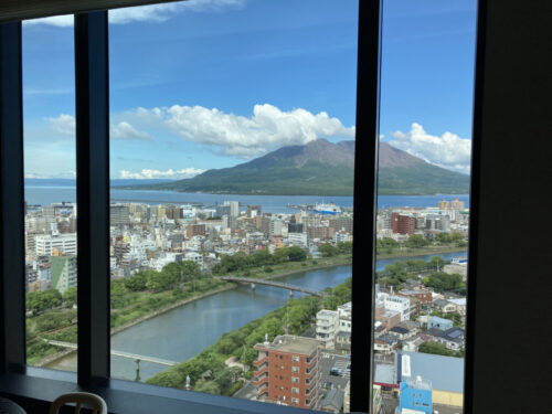 シェラトン鹿児島のクラブラウンジからの景色（桜島）