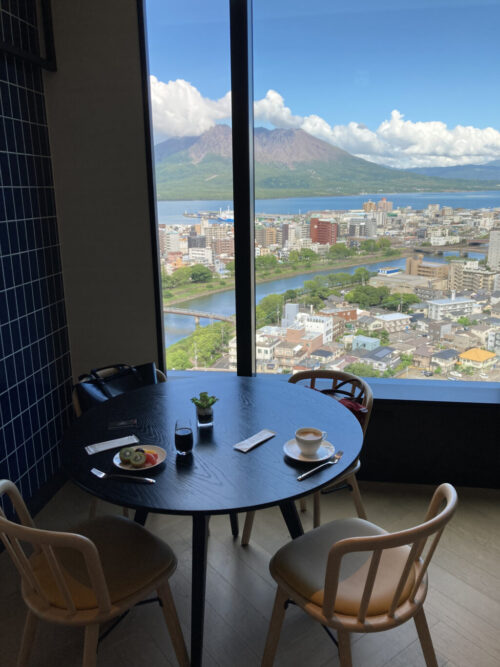シェラトン鹿児島のクラブラウンジからの景色（桜島）