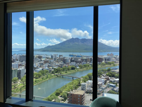 シェラトン鹿児島のクラブラウンジからの景色（桜島）
