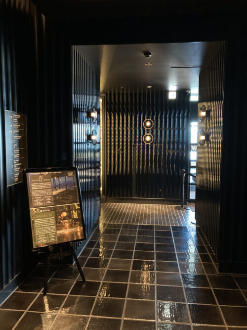 FLYING HOG GRILL（フライングホググリル）のエントランス