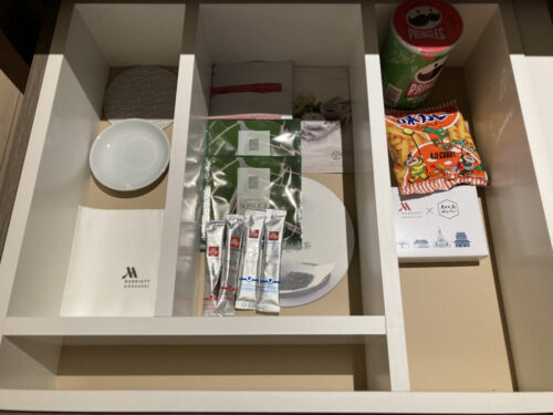 長崎マリオットホテルの客室部屋（プレミアムハーバービューバルコニー1キング）のミニバー
