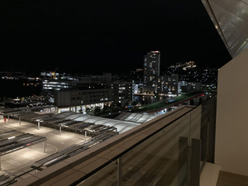 長崎マリオットホテルの客室部屋（プレミアムハーバービューバルコニー1キング）のバルコニーからの夜景
