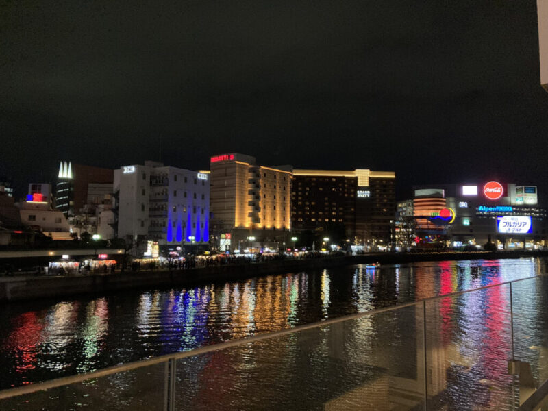 中洲から屋台を望む
