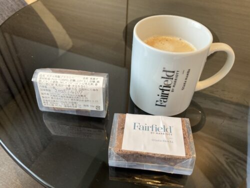 フェアフィールド・バイ・マリオット大阪難波のコーヒーとホテル特製お菓子