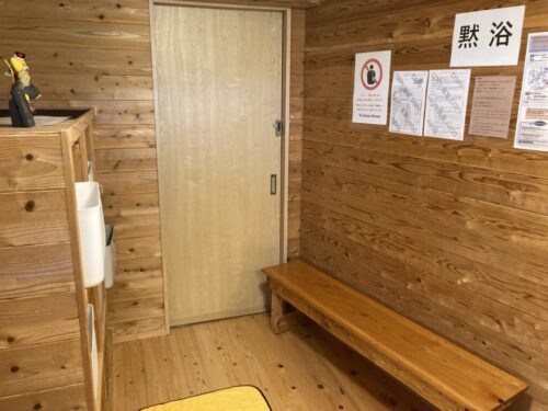 ことぶき屋の貸切風呂（半露天）の脱衣所