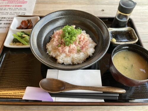 まるくキッチンのマグロ丼