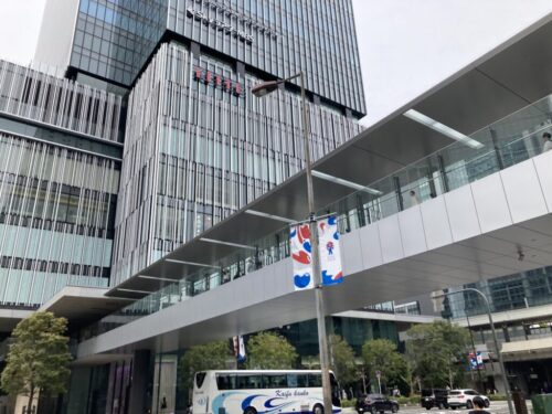 大阪駅からKITTEへの連絡通路