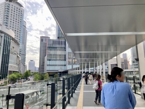 大阪駅からKITTE大阪への連絡通路