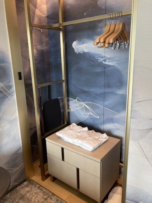大阪ステーションホテルオートグラフコレクションの部屋（シグネチャーキング）のクローゼット