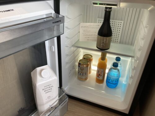 大阪ステーションホテルオートグラフコレクションの部屋（シグネチャーキング）の冷蔵庫の中身（全て無料）