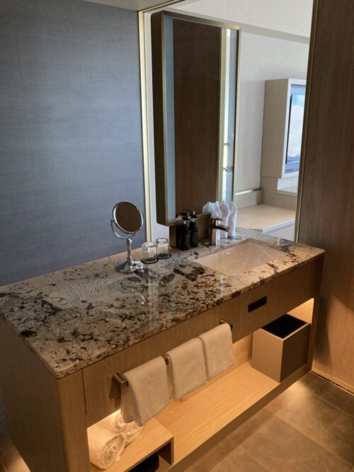 大阪ステーションホテルオートグラフコレクションの部屋（シグネチャーキング）