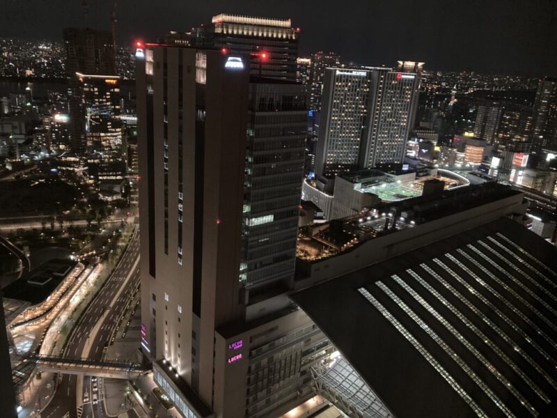 大阪ステーションホテルオートグラフコレクションの部屋（シグネチャーキング）からの夜景