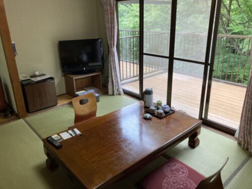割烹旅館みはる荘の和室