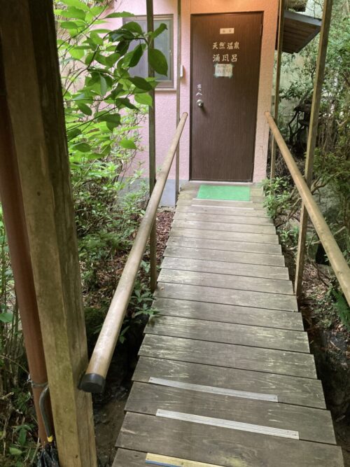 割烹旅館みはる荘の檜風呂