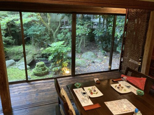 割烹旅館みはる荘の夕食会場
