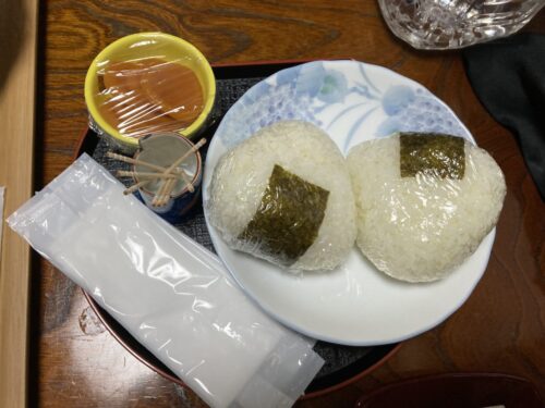 割烹旅館みはる荘のおにぎりサービス