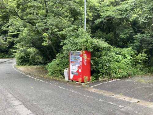 割烹旅館みはる荘の外の自動販売機