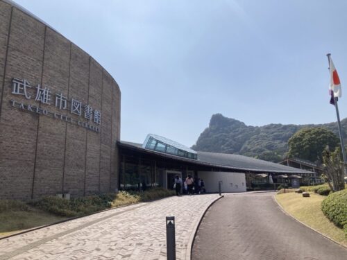 武雄市図書館の外観