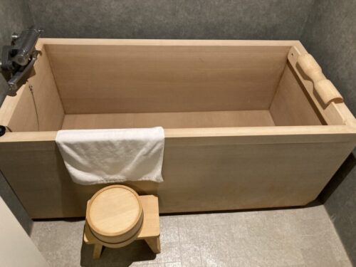 和多屋別荘の客室（【タワー棟】青森ヒバ使用・内風呂付き客室(禁煙)）の部屋風呂
