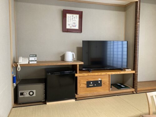 和多屋別荘の客室（【タワー棟】青森ヒバ使用・内風呂付き客室(禁煙)）のテレビ