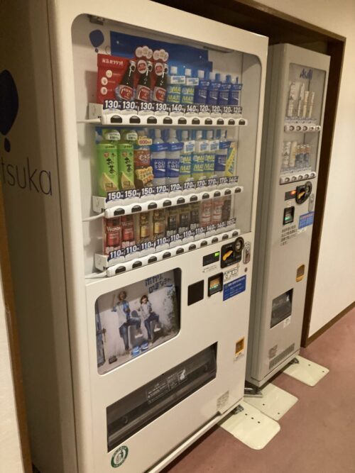 和多屋別荘の客室前の自動販売機