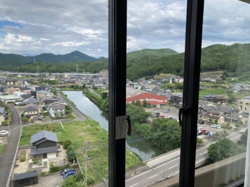 和多屋別荘の客室（【【タワー館】和洋折衷〜和室ツイン〜青森ヒバ温泉内風呂付(禁煙)）の窓からの眺め