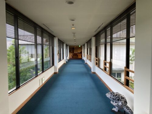 和多屋別荘の大浴場へ向かう廊下