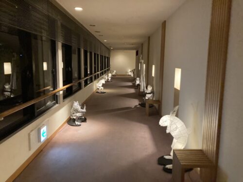 和多屋別荘の大浴場へ向かう廊下