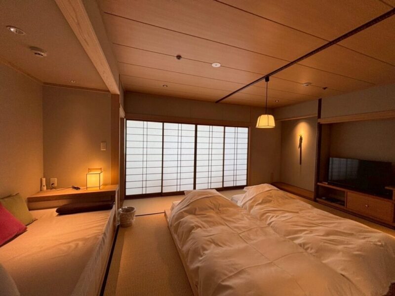 和多屋別荘の客室（【【タワー館】和洋折衷〜和室ツイン〜青森ヒバ温泉内風呂付(禁煙)）