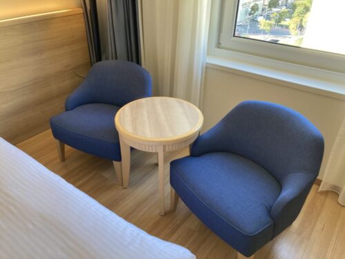 フェアフィールド・バイ・マリオット札幌の部屋にあるテーブル