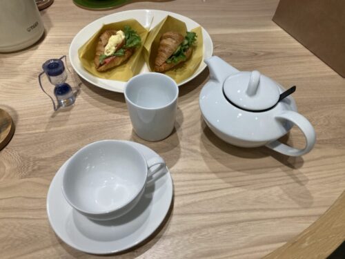フェアフィールド・バイ・マリオット札幌のカフェFIKAのクロワッサンサンドとこだわりの紅茶