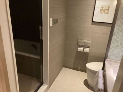 シェラトン都ホテル東京の部屋のトイレ