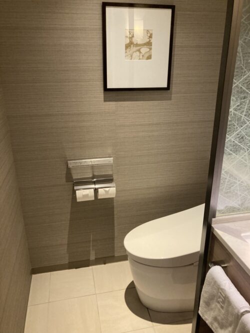 シェラトン都ホテル東京の部屋のトイレ