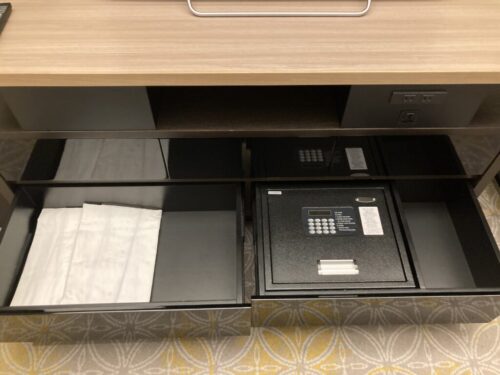 シェラトン都ホテル東京の部屋のセキュリティボックス