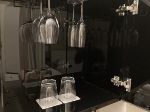 シェラトン都ホテル東京の部屋のワイングラス