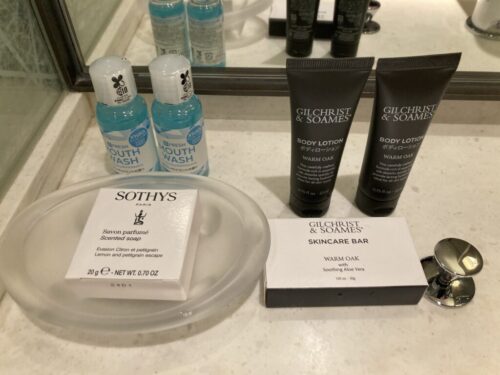 シェラトン都ホテル東京の部屋のアメニティ