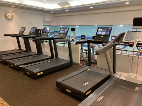 シェラトン都ホテル東京のフィットネスジム（ヘルスクラブ）