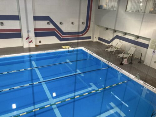 シェラトン都ホテル東京のフィットネスジム（ヘルスクラブ）のプール