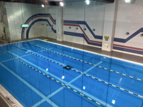 シェラトン都ホテル東京のフィットネスジム（ヘルスクラブ）のプール