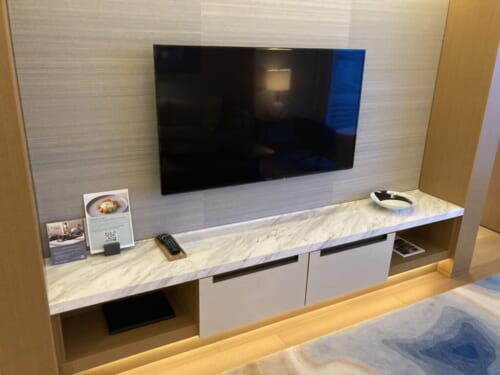 ウェスティンホテル新横浜のエグゼクティブスイートのテレビ